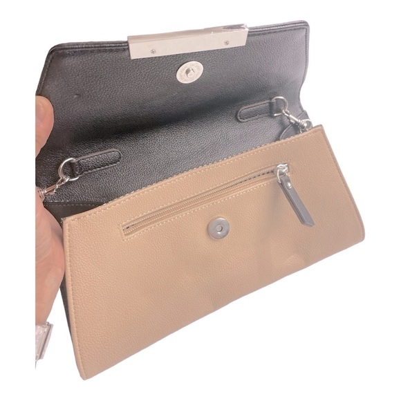 CLARKS luxurious shoulder/clutch purse. Envelope style with magnetic clasp. - Picture 3 of 10